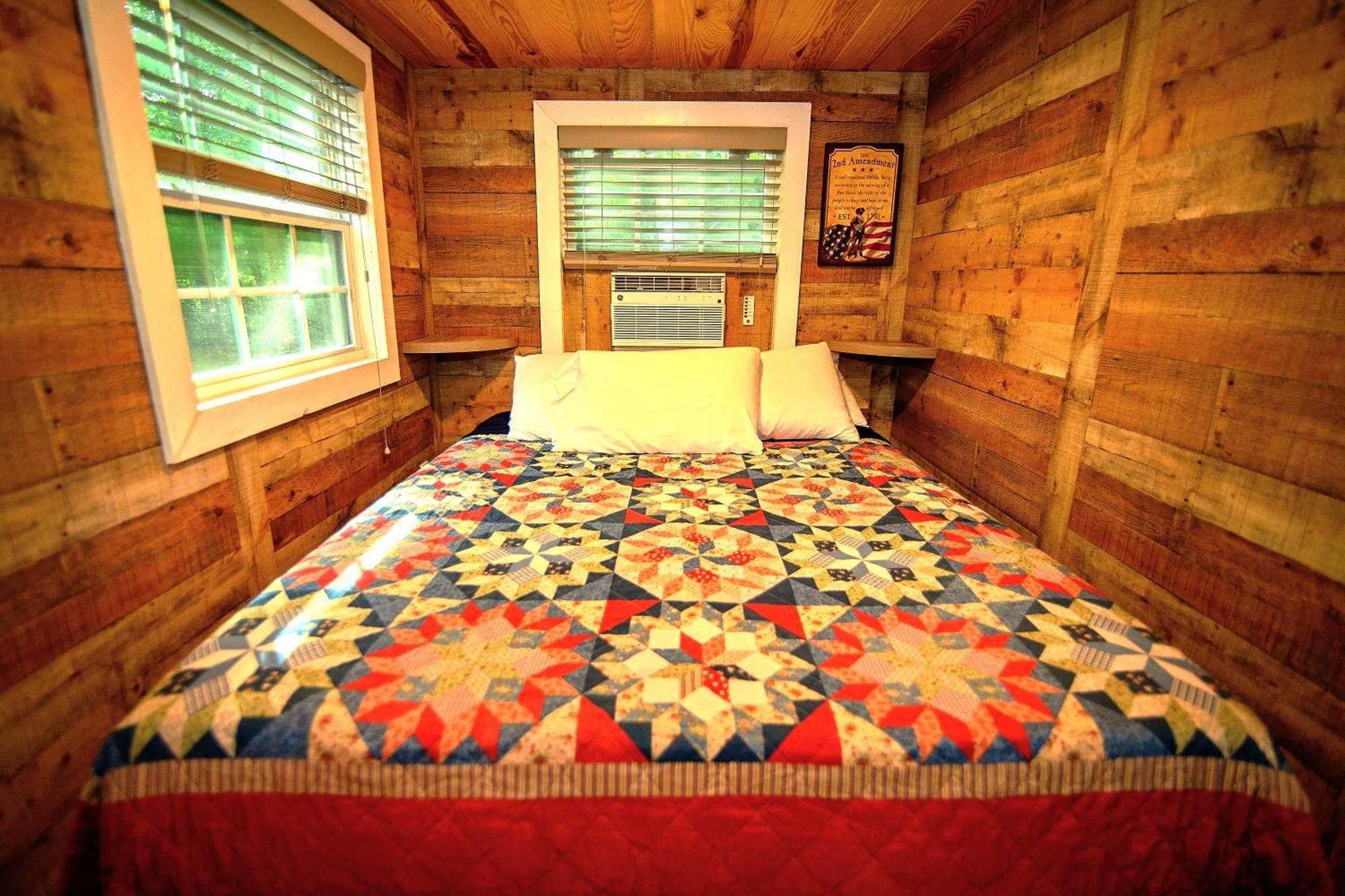 The Americana - Parker Creek Bend Cabins مورفريسبورو المظهر الخارجي الصورة